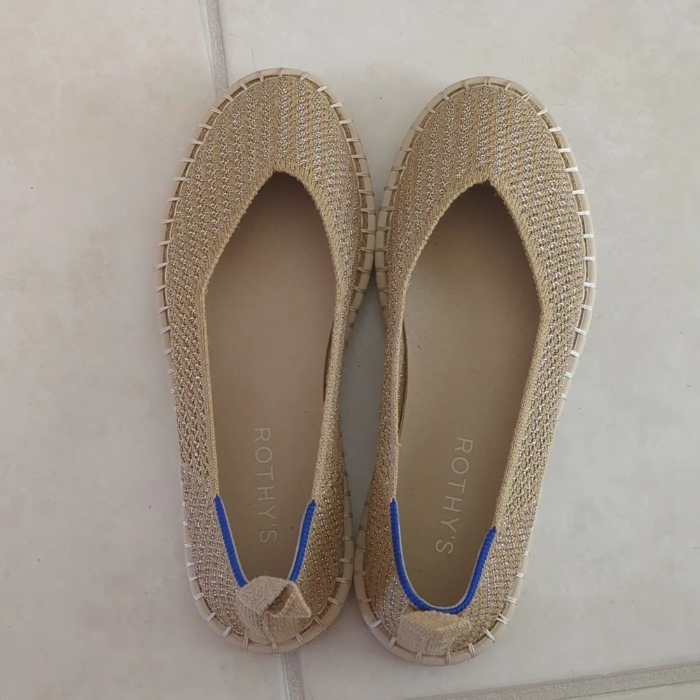 Rothy's Beige Espadrille Gold Thread Soft Breezy Beachy Vacation Flats Sz W6